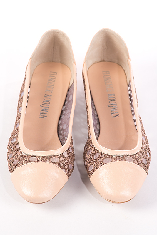 Powder pink and taupe brown women's ballet pumps, with low heels. Round toe. Flat leather soles. Top view - Florence KOOIJMAN
